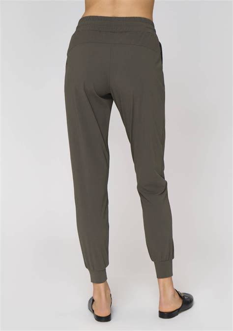 INA KESS Damen Hose LUXE LÉGER Track Pant Relaxed Fit in Grün kaufen