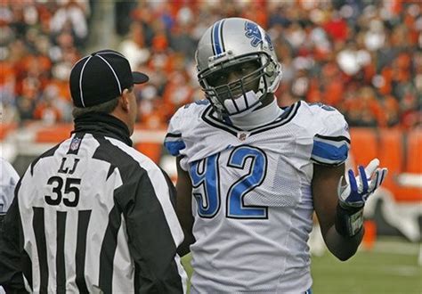 Detroit Lions' Cliff Avril expects teammates to remind Greg Jennings to worry about his own team ...