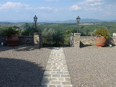 Tuscany: Castello di Gabbiano - The City Lane