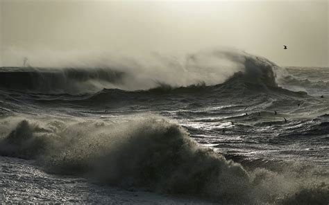 Tempesta Eunice Allerta Rossa Negli Uk Venti A Km Ora Foto