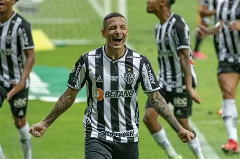 Guilherme Arana D Vida Para Primeiro Jogo Da Semifinal Da