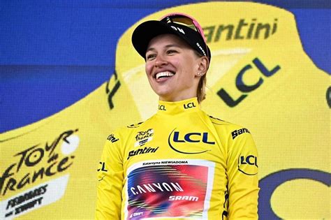 Tour de France femmes Iga Swiatek félicite Katarzyna Niewiadoma pour