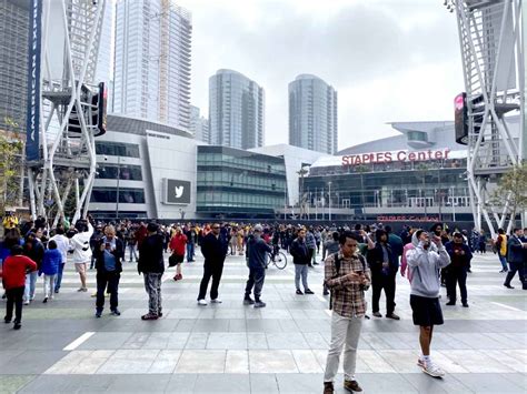 Fans Gather Outside Staples Center to Mourn Kobe Bryant | Us Weekly