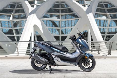 Motorrad Vergleich Yamaha Xmax 300 2020 Vs Honda Forza 300 2019