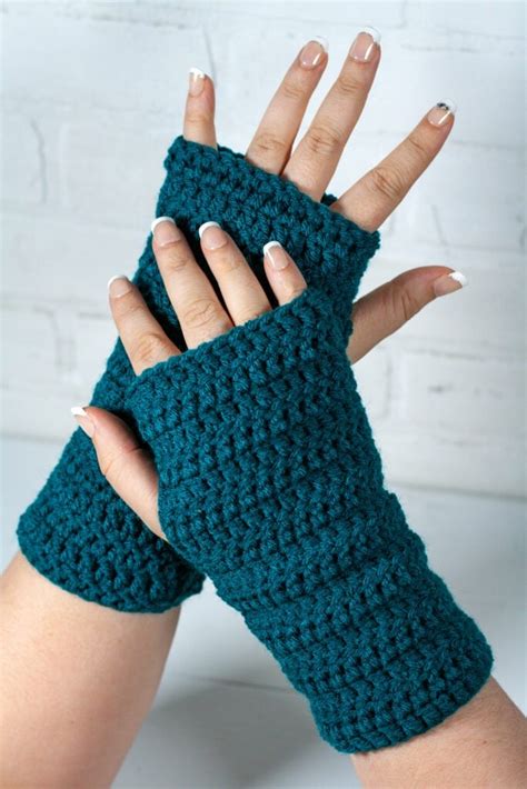 Beginner Crochet Fingerless Mitts Pattern - Winding Road Crochet