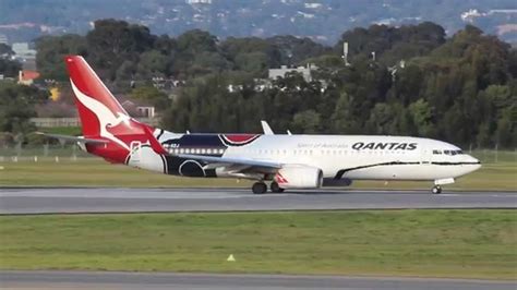 Qantas Boeing 737 800 Mendoowoorrji Taking Off From Adelaide Airport Youtube