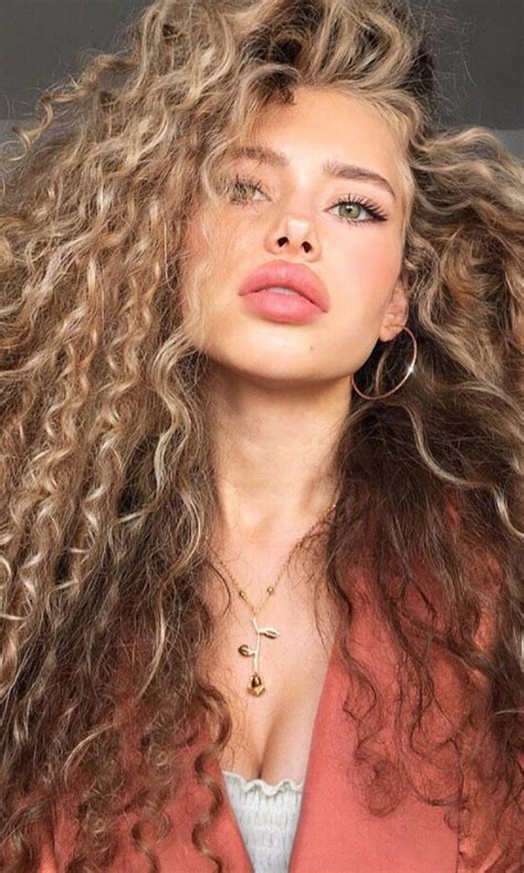 Puffy Hair Iranian Beauty Stunning Women Beautiful Frizzy Wavy Hair Face And Body Curly