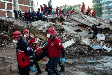 地震廢墟中被埋33小時 土耳其70歲老人獲救｜大紀元時報 香港｜獨立敢言的良心媒體