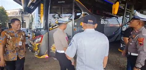 Tim Gabungan Sidak PO Bus Di Brebes Untuk Antisipasi Kecelakaan Ini