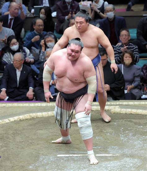 照ノ富士まさか1秒黒星 過去10戦全勝の若隆景に肩すかしで2場所連続全休からの復帰戦 2025年1月13日 エキサイトニュース