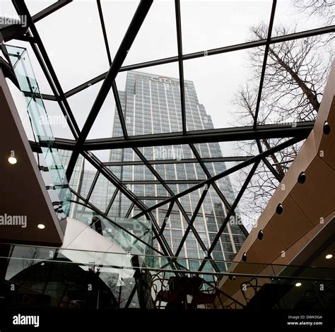 Canary Wharf Shopping Mall Hi Res Stock Photography And Images Alamy