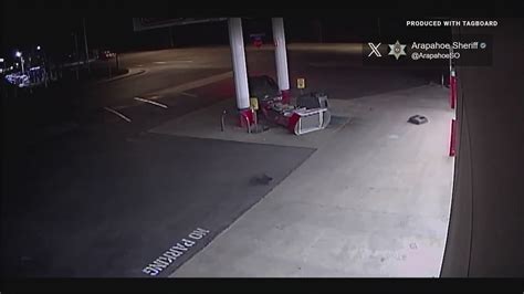 Driver Crashes Into Gas Pump And Drives Away 9news