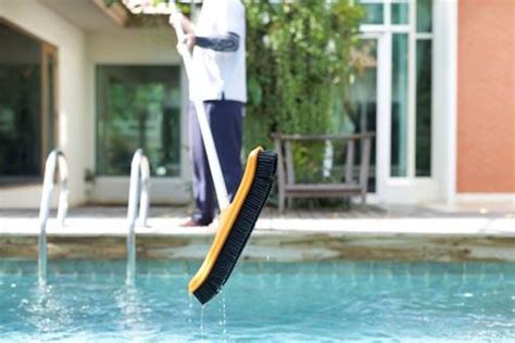 Nettoyer Le Fond D Une Piscine Sans Aspirateur Les Solutions