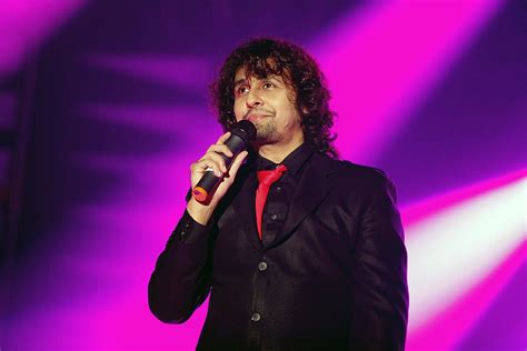 Sonu Nigam (singer), Age, height, Weight, Size, Wife, Family, Song ...