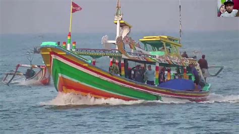 Nelayan Di Ombak Plawangan Puger Kapal Datang Membawa Hasil TANGKAPAN