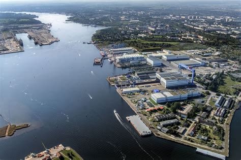 Rostock aus der Vogelperspektive: Werftgelände der Neptun Werft in ...