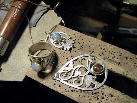 Craft Tutorials Galore at Crafter-holic!: Metal Jewelry Making For Beginners