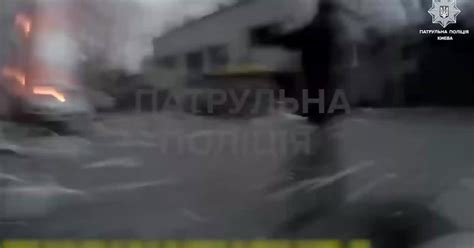 Відео — Патрульні показали відео перших хвилин після ранкового обстрілу Києва — Сторінка відео