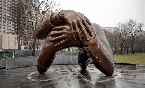 Monumento dedicado a Martin Luther King Jr e Coretta Scott King é