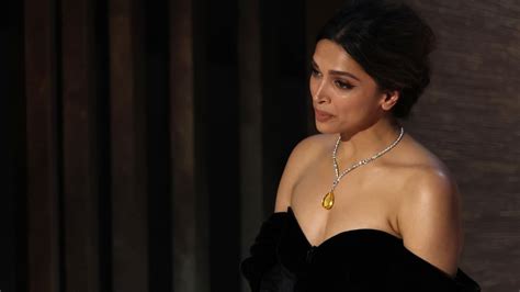 Oscars 2023 Deepika Padukones Look From Academy Debut Goes Viral