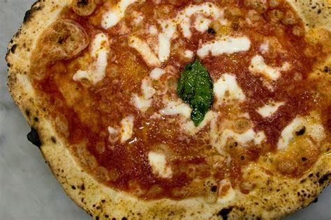 Naples Pizza Guide | The Best Pizza in Naples Italy | 2foodtrippers