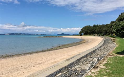 Maraetai Beach / North Island / New Zealand // World Beach Guide