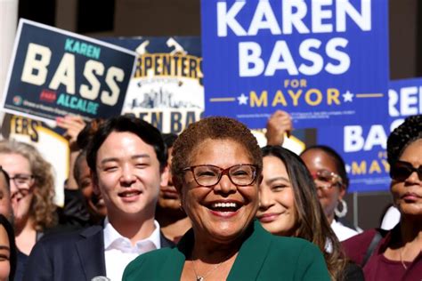 Karen Bass Sworn In As Los Angeles First Female Mayor Los Angeles Times