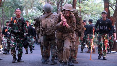 Prajurit Yonif Raider Bp Kostrad Ikuti Tradisi Satuan Prajurit