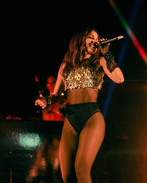 Anitta avalia ataques por expor corpo em seus trabalhos na música Por