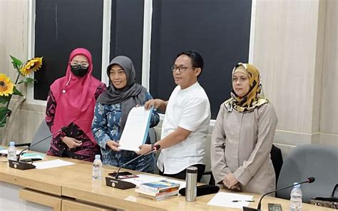 Guru Lulus Pg Pppk Membawa Ribuan Harapan Ke Dpr Banten