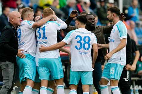 DFB Pokalspiel Des FC Villingen Gegen Schalke Ausverkauft