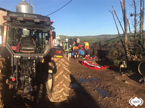 Trasladado Al Huca Un Hombre Tras Volcar Con Su Tractor En Vallamonte Tineo