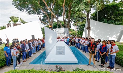 Juventud Sandinista Rinde Homenaje A Los Comandantes Tom S Borge Y