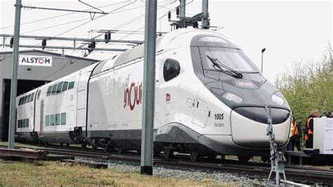 Новая окраска TGV INOUI высокоскоростного поезда Alstom для SNCF