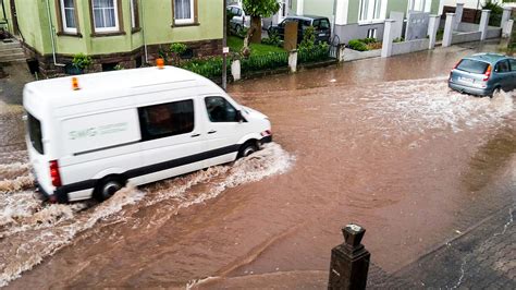 Gewitter Und Starkregen So Verhält Man Sich Bei Unwettern Richtig