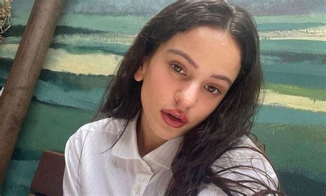 Rosalía enciende Instagram con diminuto bikini de red
