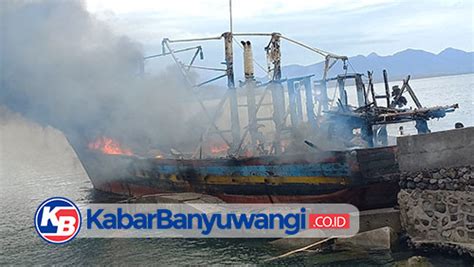 Dua Kapal Terbakar Hebat Di Kawasan Pelabuhan Perikanan Masami