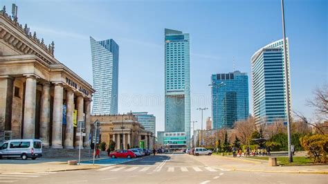 Arquitectura Moderna Rascacielos En El Centro De Ciudad De Varsovia