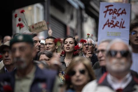 Portugal Celebra Anivers Rio Da Revolu O Dos Cravos Nesta Quinta