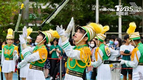 橘色惡魔合體小綠綠！赴北一女校慶演出嗨翻全場 人潮擠爆校園 鏡週刊 Mirror Media