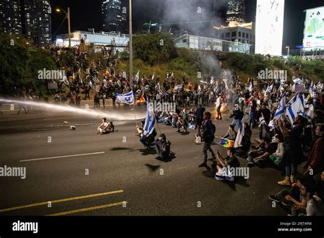 Tel Aviv Israel 01st Apr 2023 Israeli Police Water Cannons Spray At