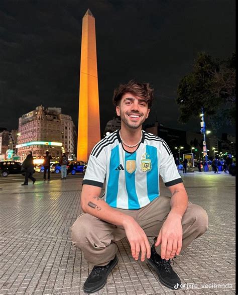 Fede En El Obelisco En 2023 Fede Vigevani Famosos Divertidos