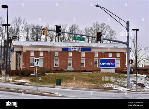 Capital One Bank Hi Res Stock Photography And Images Alamy