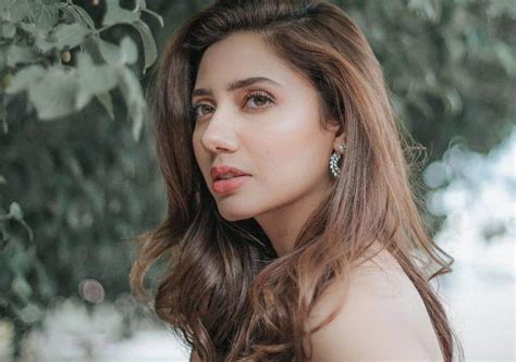 Pakistani Actress Mahira Khan Recreates Madhubala S Iconic Scene From