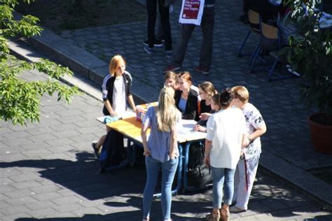 Traditionelles Schulfest Am Letzten Schultag Sartre Gymnasium