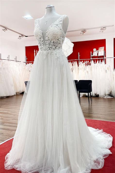 Daisda Modest Long A Line V Neck Tulle Ruffles Backless Wedding Dresses