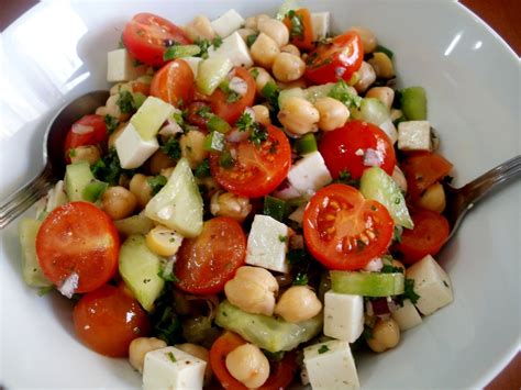 Los Antojos De Clara Ensalada De Garbanzos Con Queso Pepino Tomates