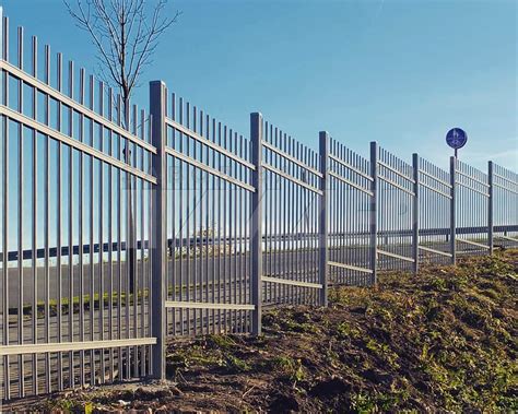 Высокий серый забор из профилированной трубы СВ-138 - купить в Сочи ...