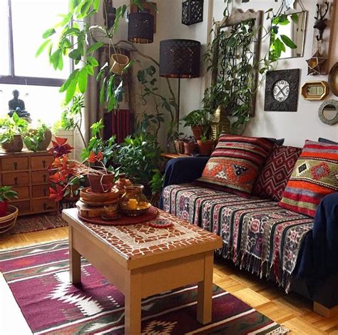 Pin By Barbara B On Jungalows Bohemian Chic Living Room Bohemian