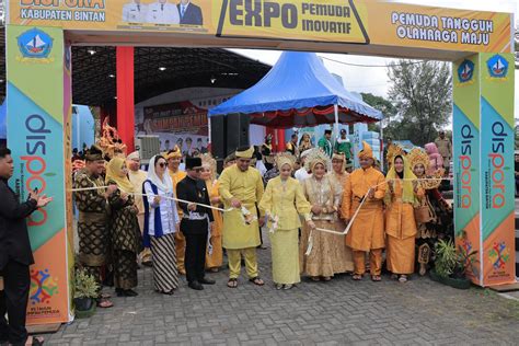 Semarak Pakaian Adat Nusantara Pada Peringatan Hari Sumpah Pemuda Di